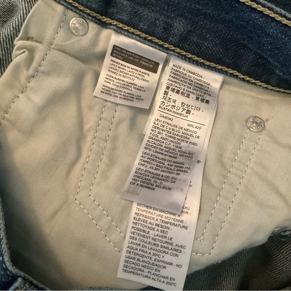 Levi's Women's Blue Distressed Jeans - Picture 9 of 11